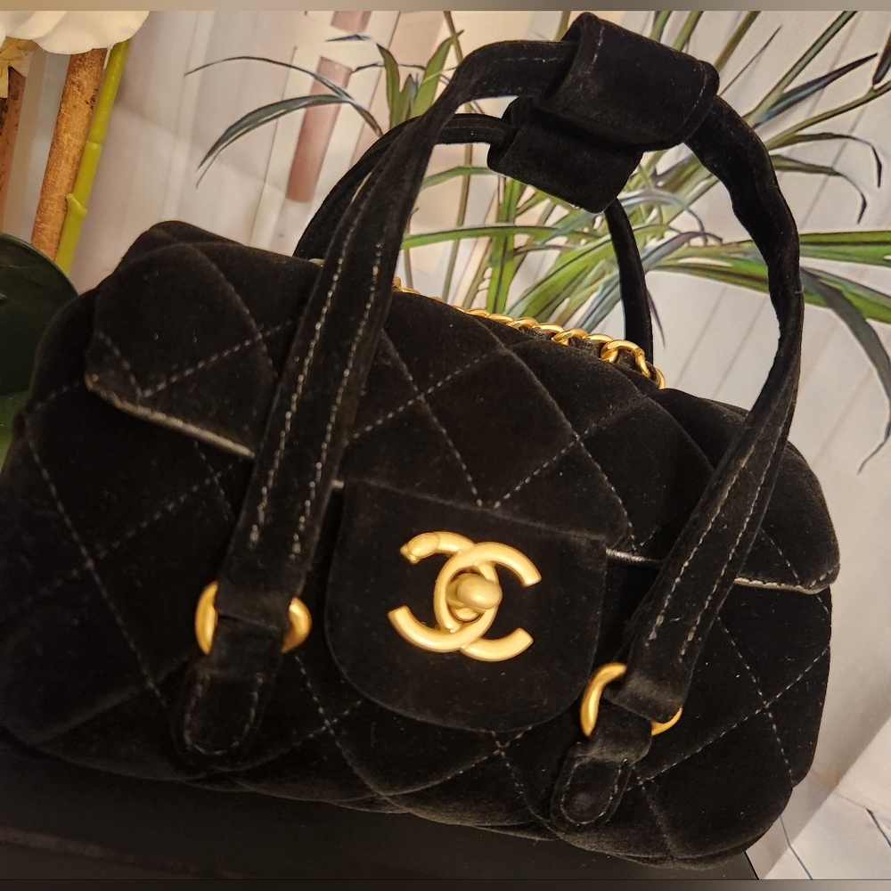 Chanel Gift with Purchase Black Velvet Quilted Handbag - Picture 8 of 17